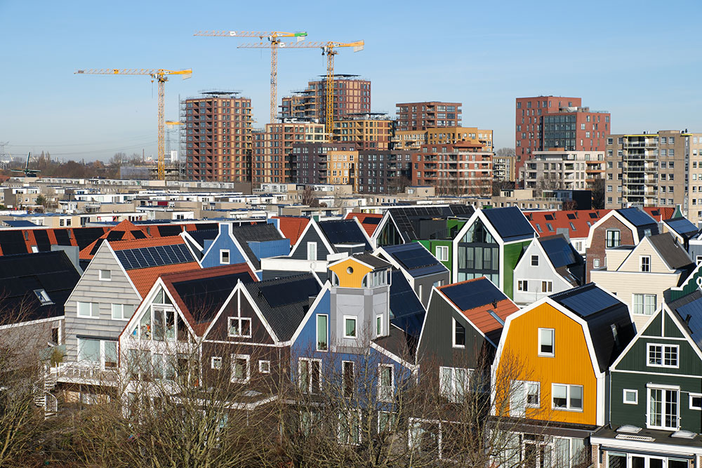 Nieuwbouwwijk met zonnepanelen